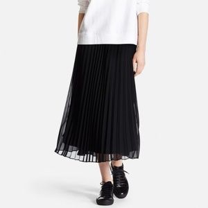 UNIQLO CHIFFON KNIFE PLEAT SEMI-SHEER MIDI SKIRT - NO PANTS LOOK